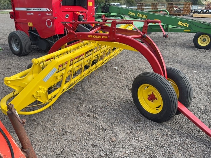 new-holland-258-image-2