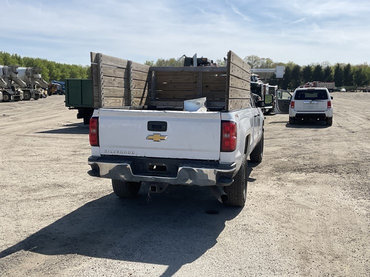 2015-chevrolet-2500-image-4