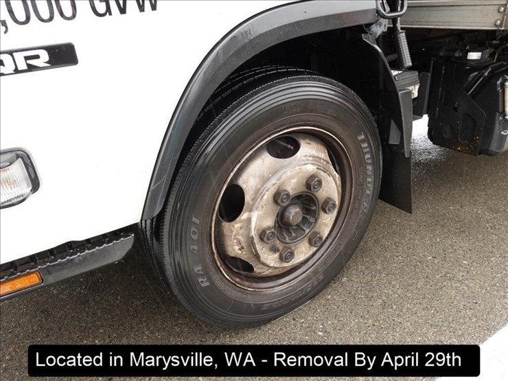 2017-isuzu-nqr-image-15