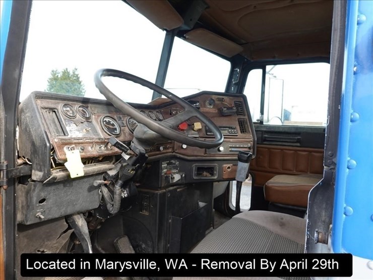 1993-freightliner-fld112-image-14