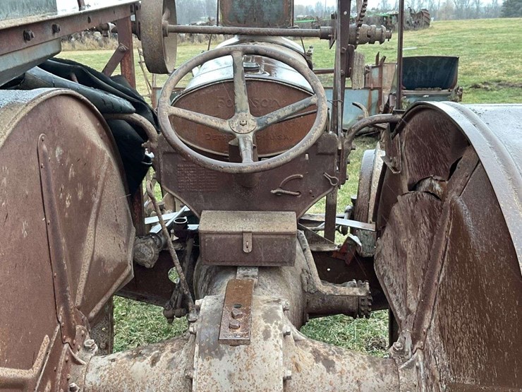 fordson-with-mounted-gleaner-combine-image-11