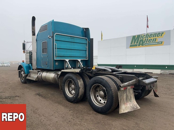 2019-kenworth-w900-image-3