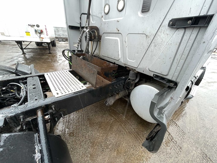 #230-•-2016-international-semi-tractor-(has-wi-title)-(denmark,-wi)-image-30