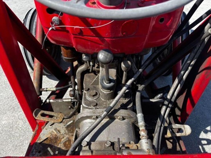 massey-ferguson-135-image-17