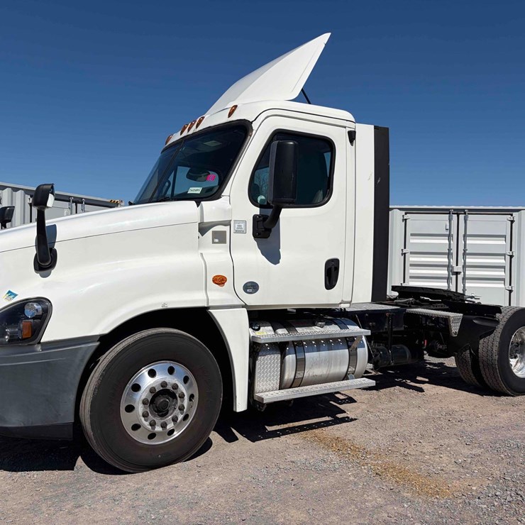 2018 Freightliner Cascadia Single Axle Road Tractor