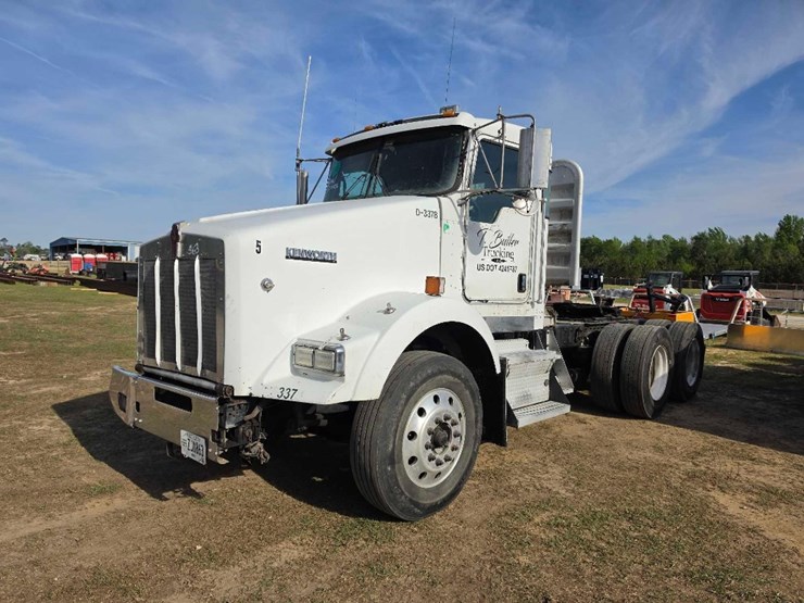 2010-kenworth-t800-image-1