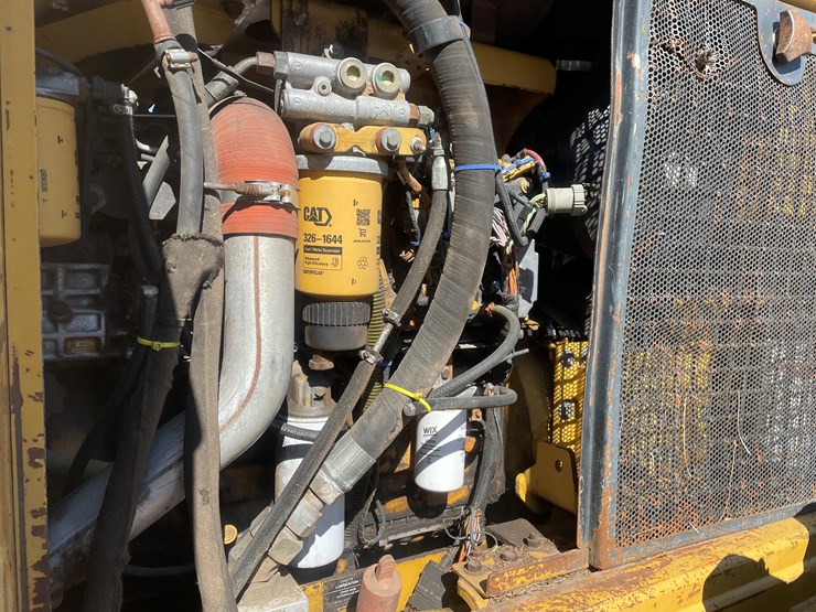 2008-caterpillar-553-image-50