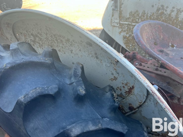 1951-ford-8n-image-14