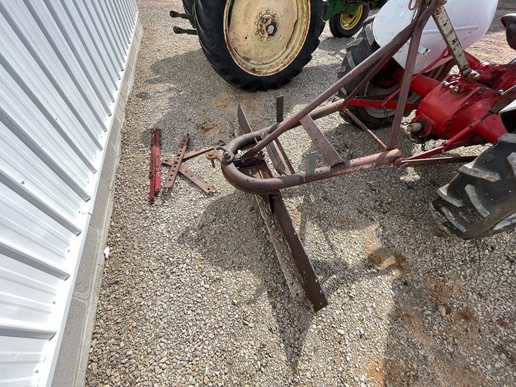 1948-ford-8n-image-18