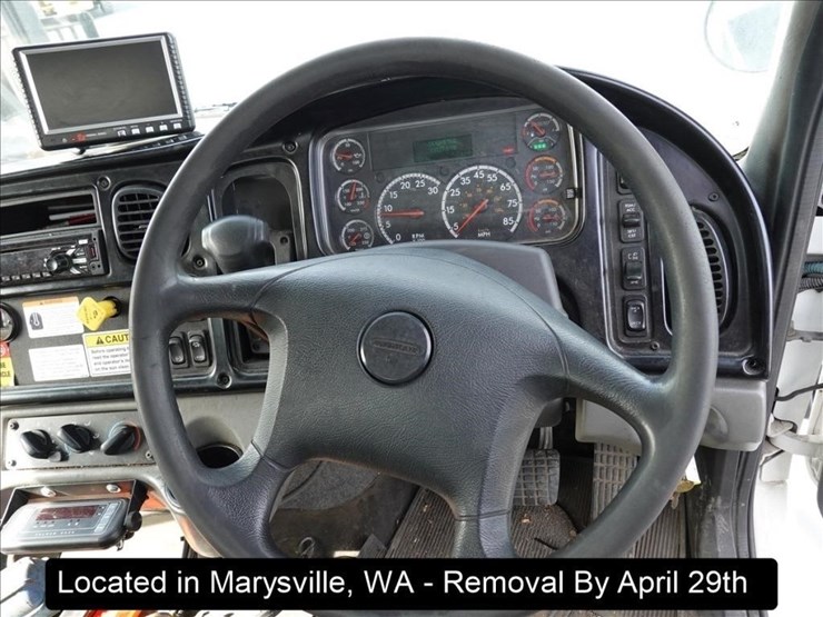 2020-freightliner-m2-106-image-17