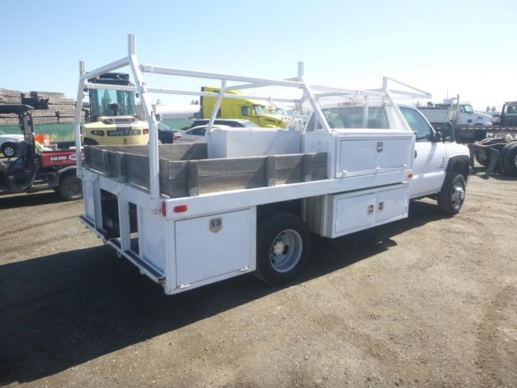 2002-chevrolet-3500-image-3