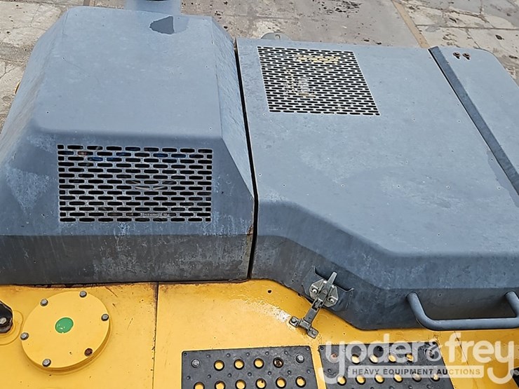 2016-deere-210g-image-33