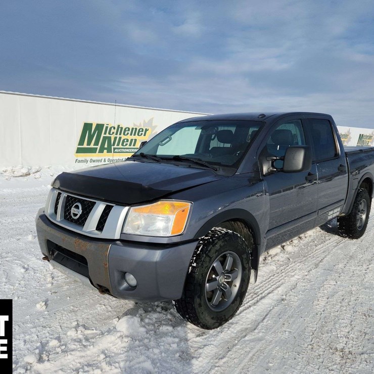 2014 NISSAN TITAN