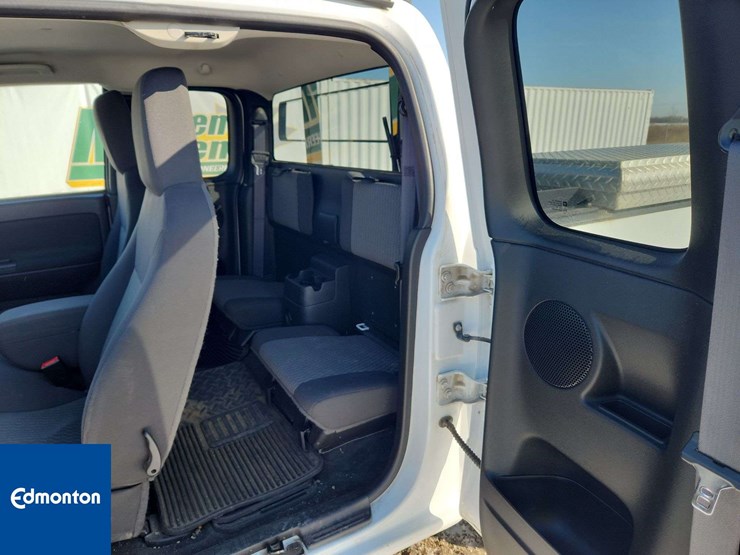 2012-chevrolet-colorado-image-29