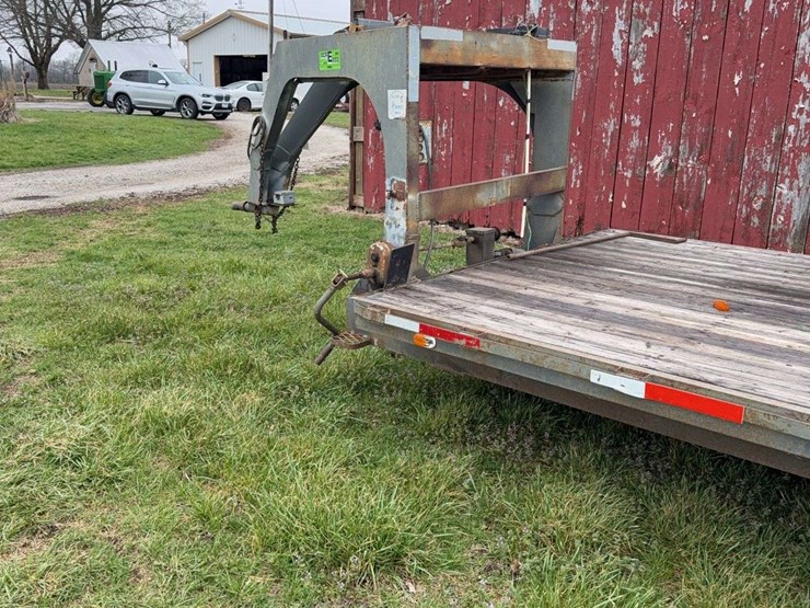 flatbed-gooseneck-trailer-22'-deck-image-9