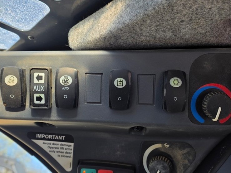 2023-deere-331g-image-55