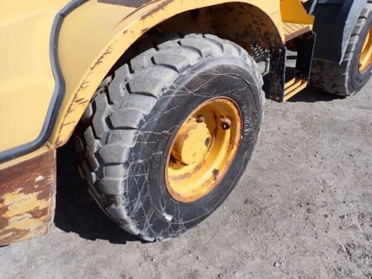 2011-deere-304j-image-44