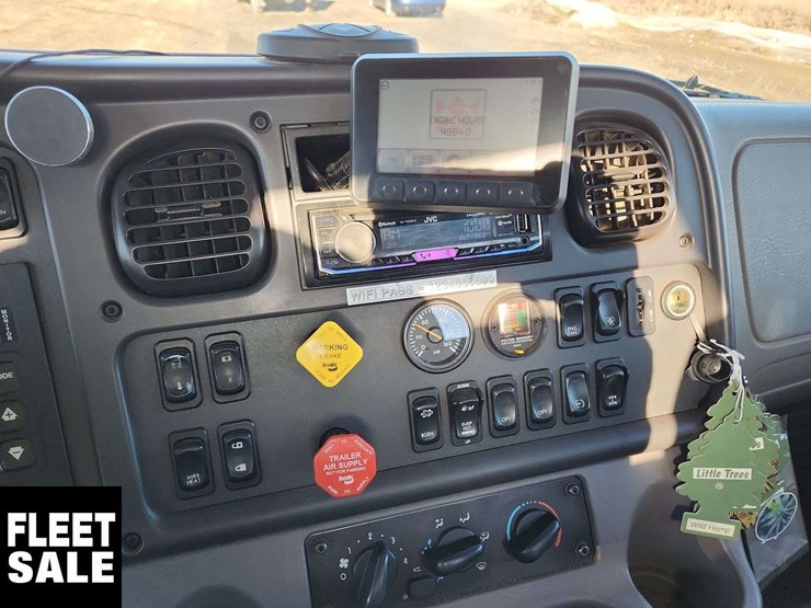 2020-freightliner-m2-106-image-14