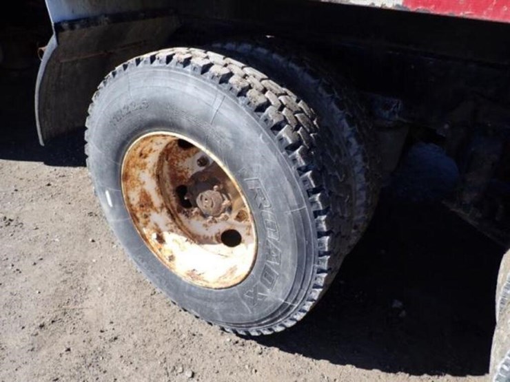 2001-freightliner-fld112-image-45