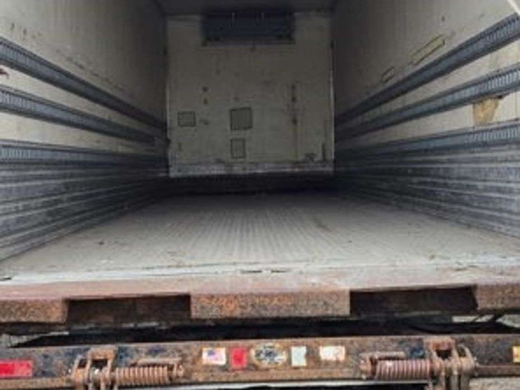 2013-freightliner-m2-106-image-6