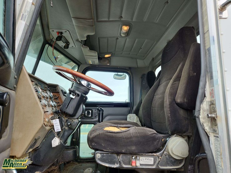 2008-peterbilt-340-image-16
