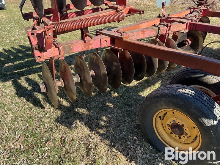 massey-ferguson-620-image-17