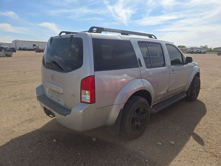 2006-nissan-pathfinder-le-image-3