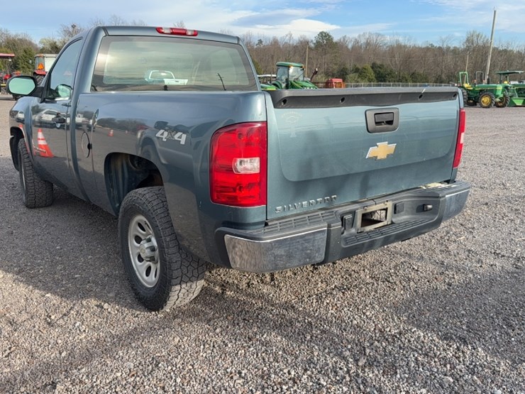 #4019-•-2009-chevy-silverado-pickup-truck-image-9