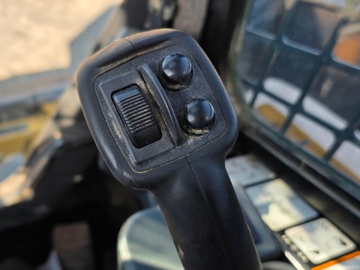 2023-deere-331g-image-80