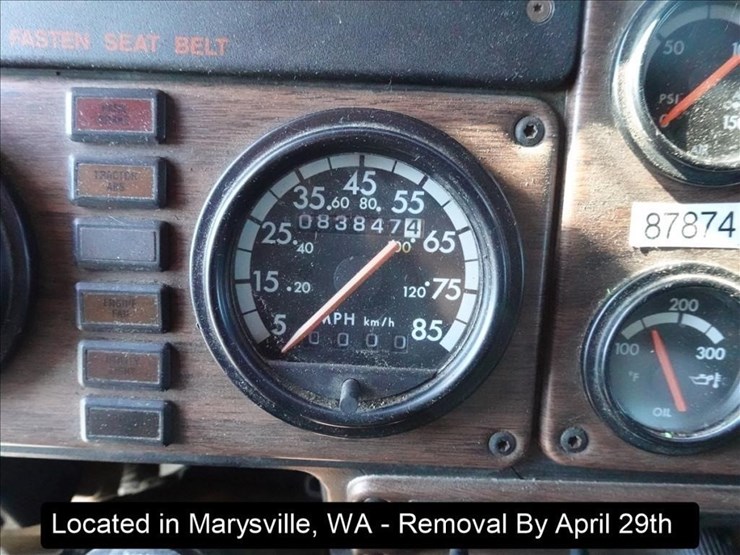 2001-freightliner-fld120-image-20