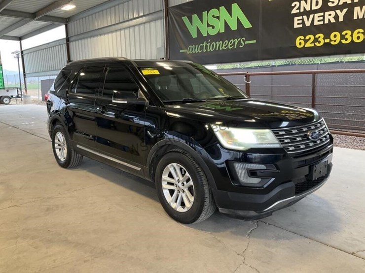 2016-ford-explorer-xlt-image-2