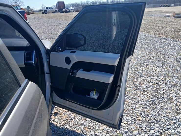 2016-land-rover-range-rover-image-33