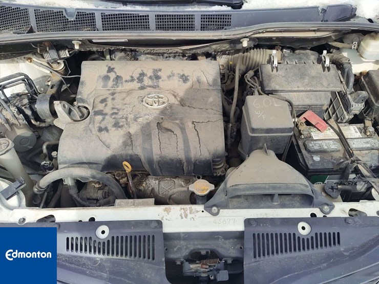 2013-toyota-sienna-image-23