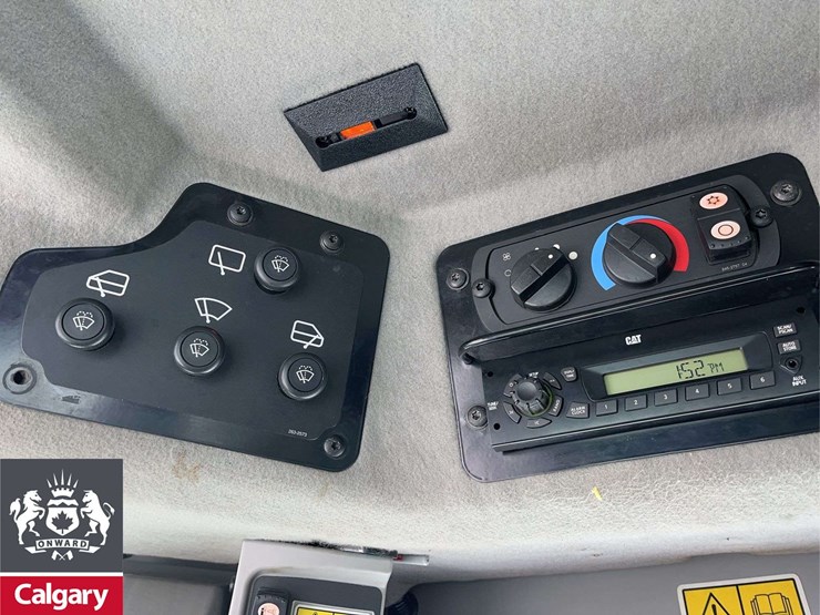 2011-caterpillar-140m-image-16