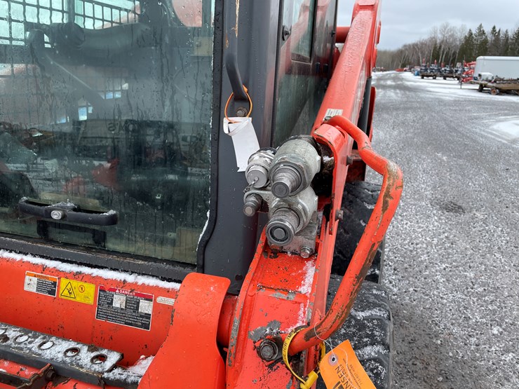 2022-kubota-ssv75-image-11