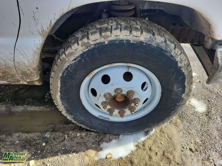 2004-ford-cargo-image-11