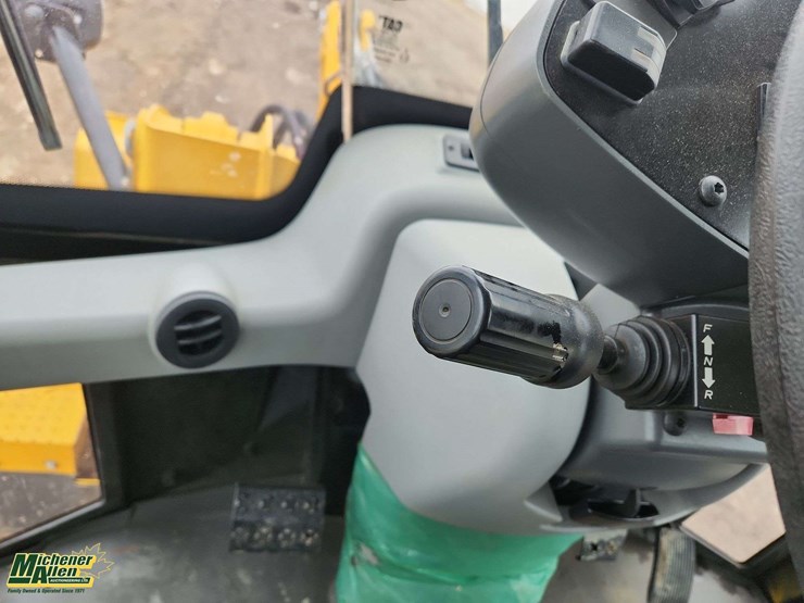 2014-caterpillar-910k-image-11