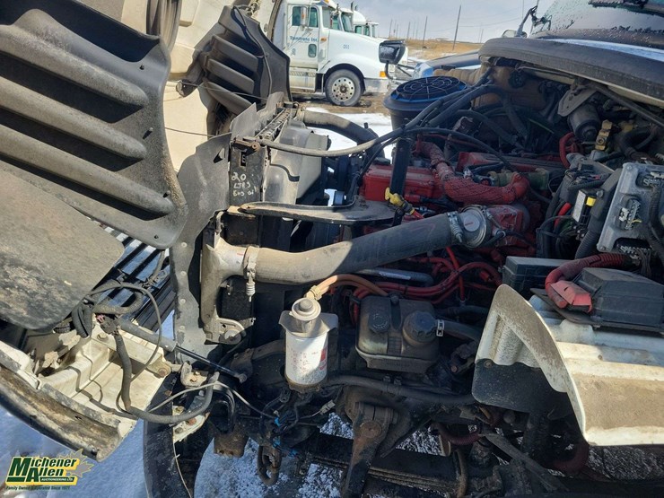 2015-freightliner-m2-106-image-29