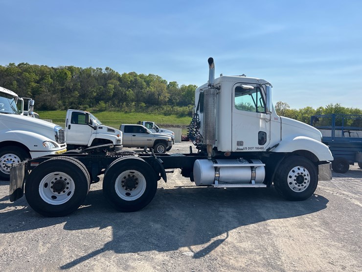 2007-freightliner-columbia-120-image-5