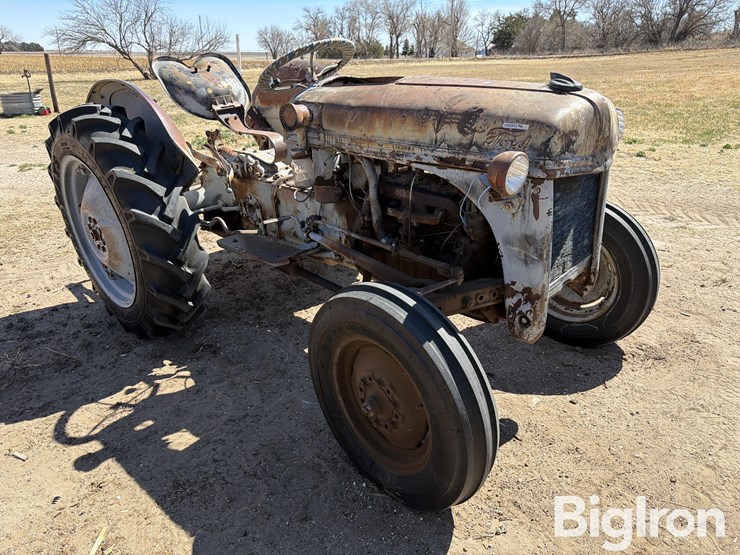 1950-ford-8n-image-3