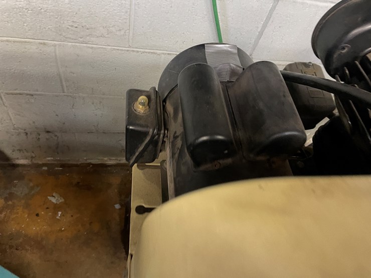 #2510-•-ingersoll-rand-portable-air-compressor-(columbia-heights,-mn)-image-5