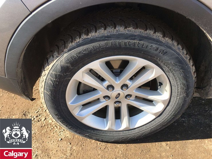 2014-ford-explorer-xlt-image-10