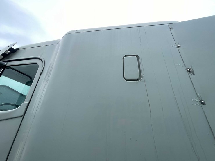 #238-•-2007-freightliner-semi-tractor-(title-in-delay)-(denmark,-wi)-image-19