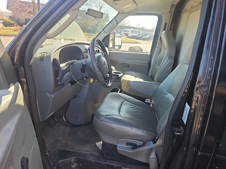 2005-ford-e450-image-30