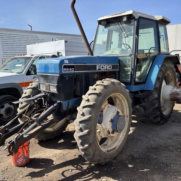 1995 NEW HOLLAND 8240
