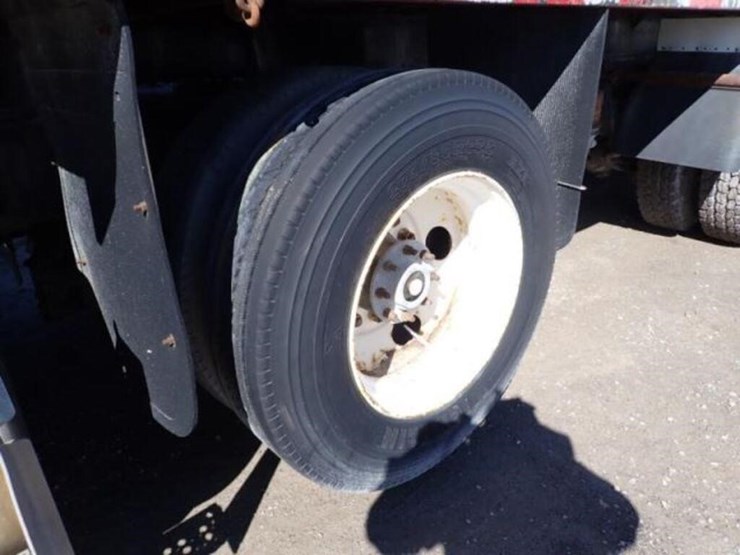 2001-freightliner-fld112-image-39