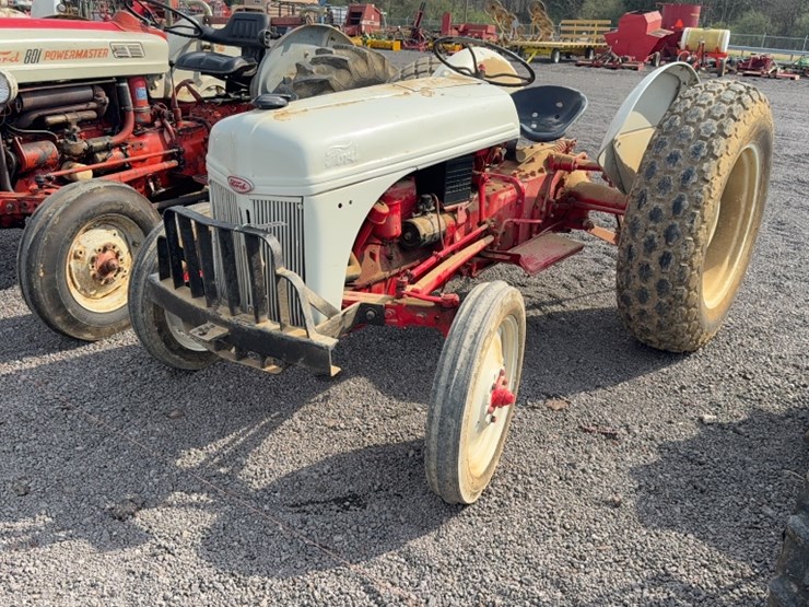 ford-tractor-image-1