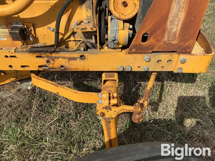 minneapolis-moline-4250-6-2wd-tractor-image-18