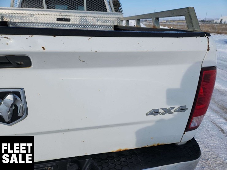 2013-dodge-3500-image-40