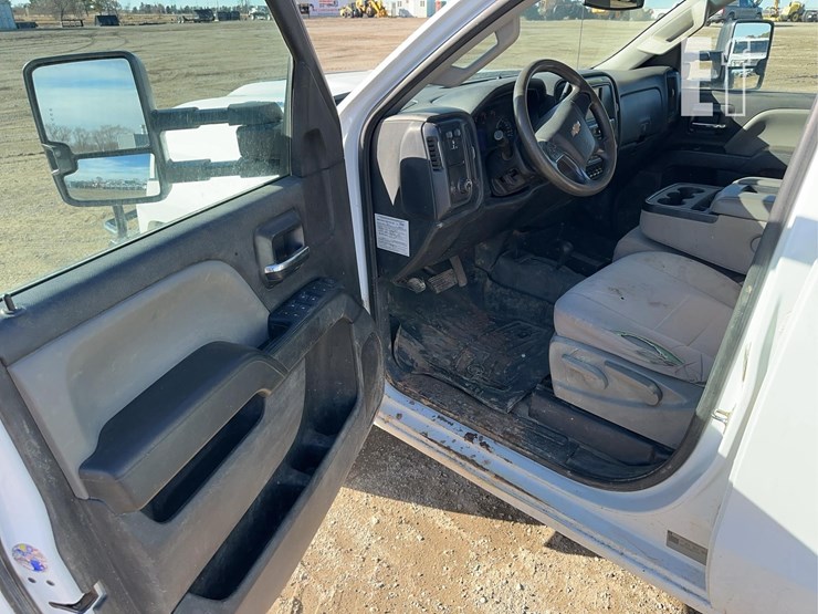 2019-chevrolet-3500-image-9